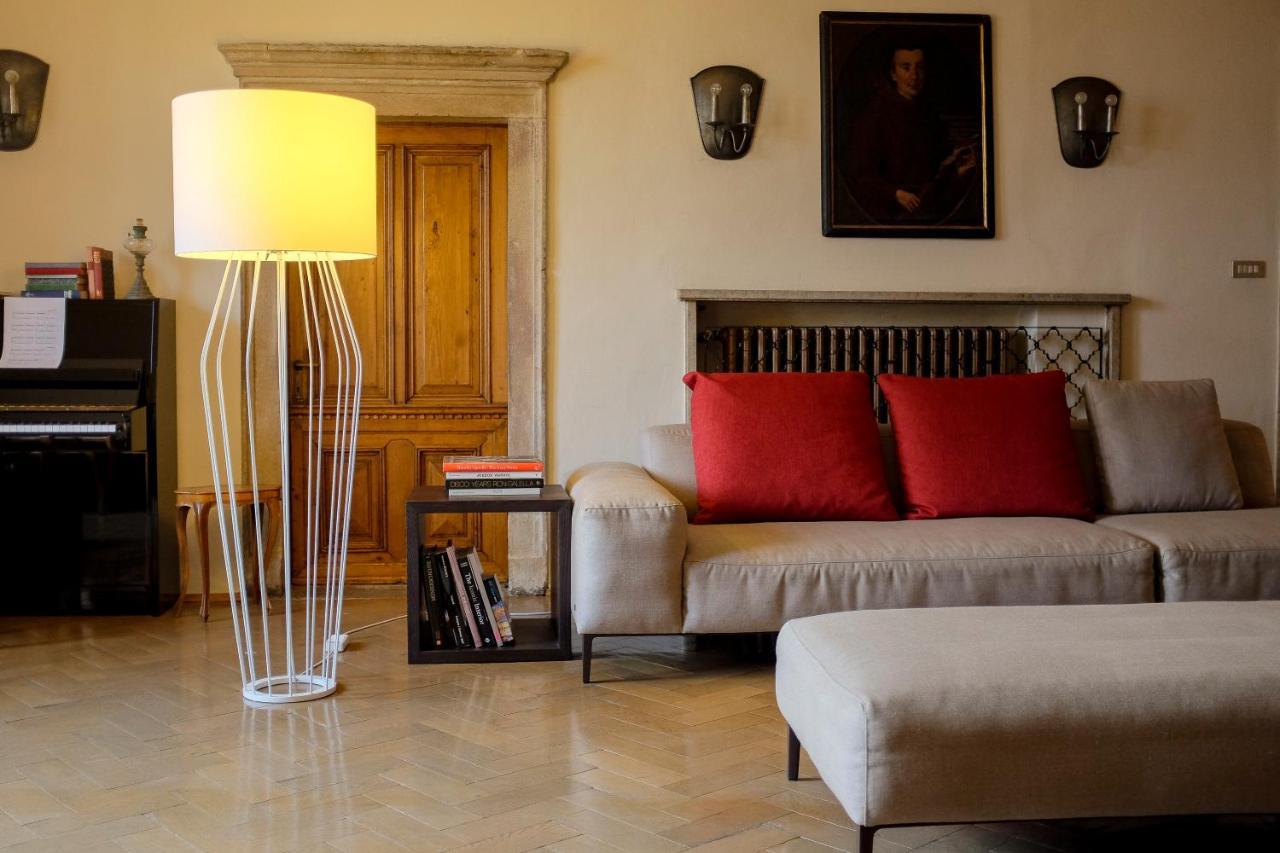 Weisses Roessl Hotel Caldaro Eksteriør billede